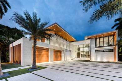 Exterior home photo in Miami