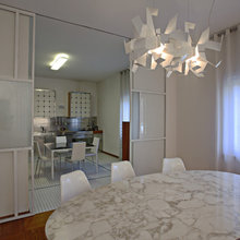 cucina separata con porta dalla sala pranzo