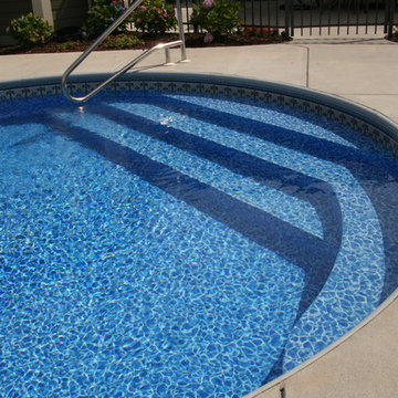 Radius Vinyl Liner Step with Bench