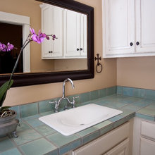 Bathroom tiled vanity