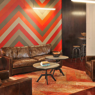 Ejemplo de sótano en el subsuelo urbano, grande, con suelo de cemento