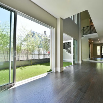 Living Room multi sliders to Courtyard