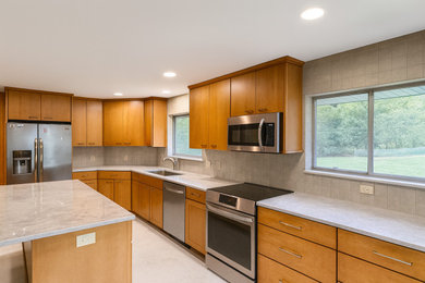 Example of a 1950s kitchen design in Cincinnati
