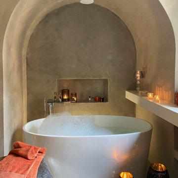 Une salle de bain à l'influence orientale.