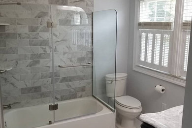 Minimalist bathroom photo in Cincinnati