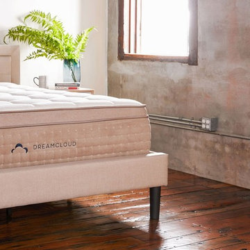 DreamCloud’s Stylish Full Size Bed Frame With Headboard