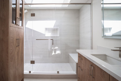 Example of a trendy bathroom design in Toronto