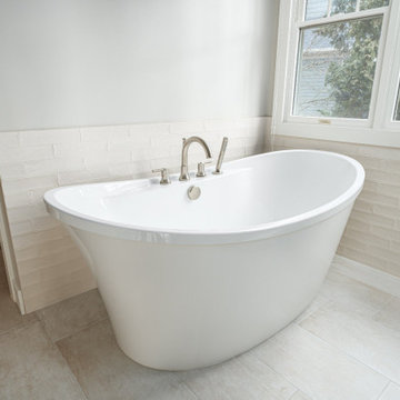 Soaking Tub & Tile Shower Wall