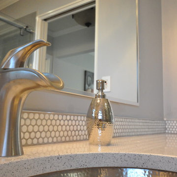 Penny Rounds - New West - Modern Bathroom