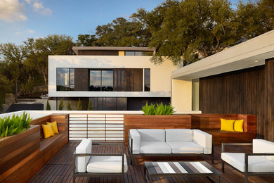 Photo of a contemporary deck in Austin.