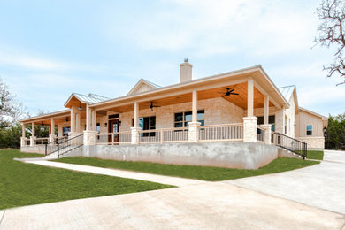 Example of a country home design design in Austin