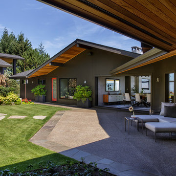 Myrtle Mid-Century Residence
