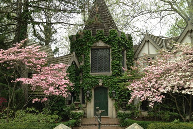Example of a large classic white two-story exterior home design in Kansas City