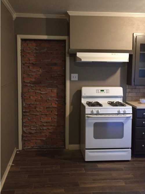 What colors to use to make small kitchen appear bigger?
