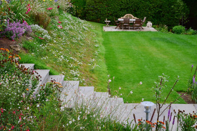 ロンドンにある高級なコンテンポラリースタイルのおしゃれな庭の写真