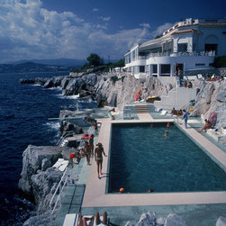 Slim Aarons, Eden-Roc Pool (Hotel du Cap), 1976 - Paintings