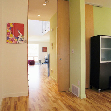 B- Line Medium 001 | den