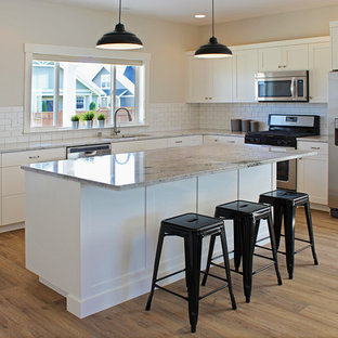 Rustikale Küchen mit Rückwand aus Metrofliesen Ideen, Design & Bilder