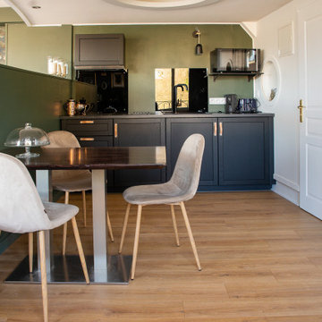 Suite serpentine au bord du lac