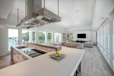 Inspiration for a contemporary home design remodel in Tampa