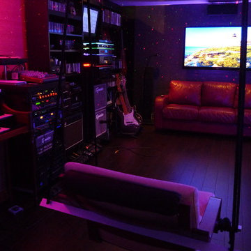 Entertainment room with 3D TV and System Audio (Belgium) surround sound.