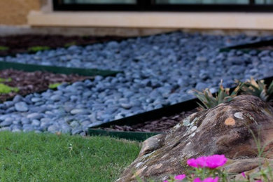 This is an example of a mid-sized contemporary full sun landscaping in Dallas.