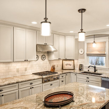 Cozy Two-Toned Kitchen