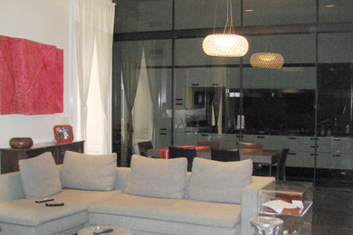 This is an example of a modern living room in Naples.