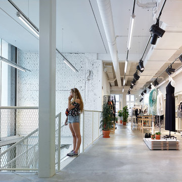 Open retail space on two levels - photography Dennis De Smet