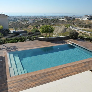 Terrasse en bois avec piscine