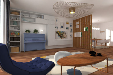 Aménagement d'une grande salle de séjour moderne ouverte avec un sol en bois brun et un sol marron.