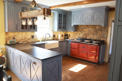 Mid-sized cottage u-shaped dark wood floor, brown floor and exposed beam eat-in kitchen photo in DC Metro with a farmhouse sink, shaker cabinets, blue cabinets, granite countertops, beige backsplash, stone tile backsplash, colored appliances, a peninsula and black countertops