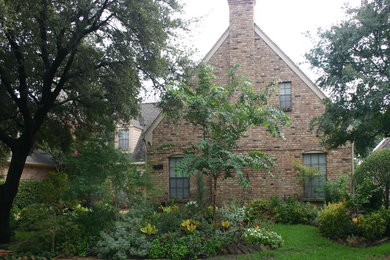 Exterior home idea in Dallas