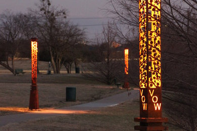 Photo of a rustic landscaping in Dallas.
