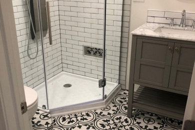 Bathroom - contemporary bathroom idea in New York