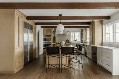 Kitchen - country kitchen idea in Vancouver