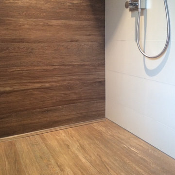Holzfliesen in der Dusche