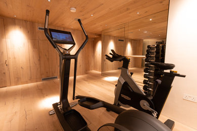 Inspiration for a modern home gym in London.