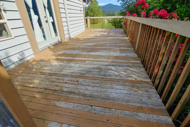 Inspiration for a modern deck remodel in Seattle