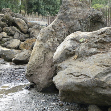 由布溶岩石