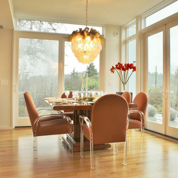 Decorating a Modern & Contemporary Home for the Holidays