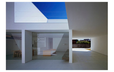 Arkitektur: Japansk minimalism i ett avskalat hus med fokus på linjer