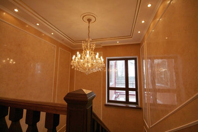 Modelo de recibidores y pasillos clásicos grandes con paredes beige