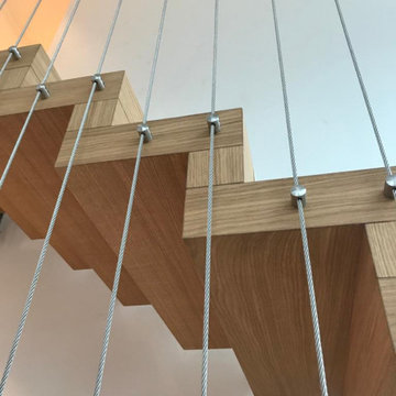 Am Drahtseilakt schwebende Eiche