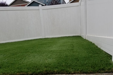 Inspiration for a small traditional landscaping in Seattle.