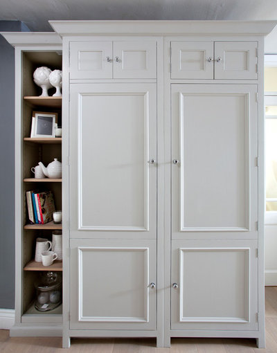 Traditional Kitchen by Neptune by Global Village