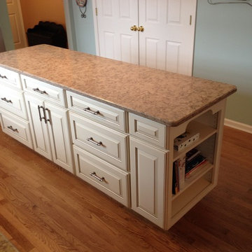 Kitchen with Scabas Stone Backsplash