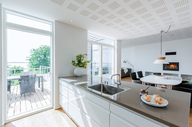 Moderno Cocina by Skanlux byggefirma A/S