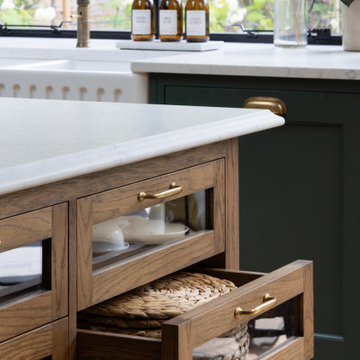 Teddington Painted Shaker Kitchen with Pantry, Bar, Boot & Utility Room