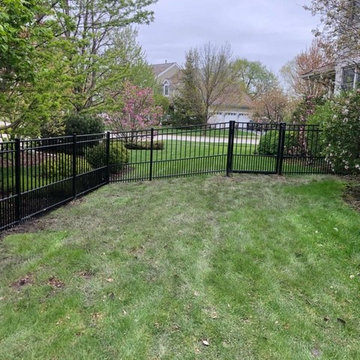 4'H Black Aluminum 3 Rail Fence with Puppy Picket